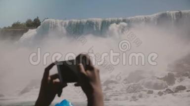 慢动作特写人类双手<strong>拍摄</strong>智能手机照片史诗尼亚加拉<strong>瀑布瀑布</strong>全景在一个晴朗的夏日